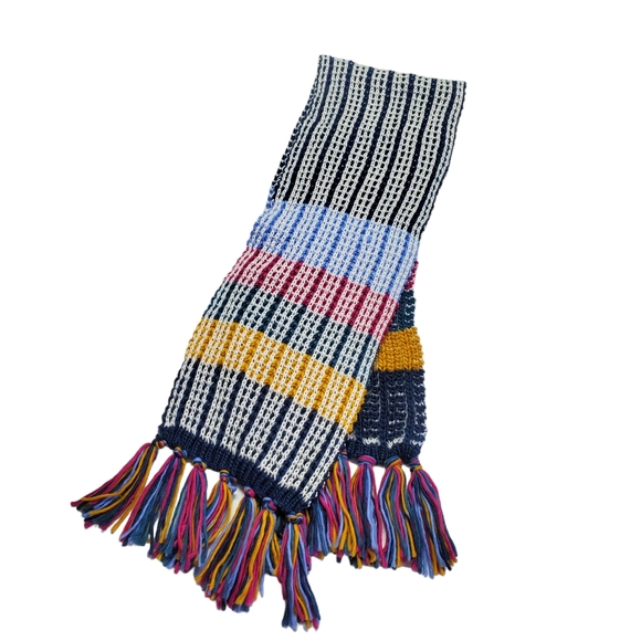 No Boundaries Women's Scarf Crochet/Knit/Tassels  100% Acrylic One Size - Picture 9 of 13